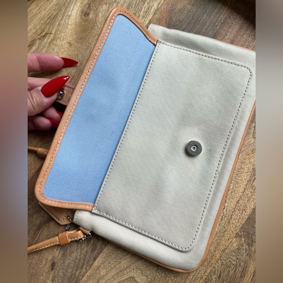 Coach SoHo Hampton Wristlet in Beige Canvas EUC - Picture 4 of 12